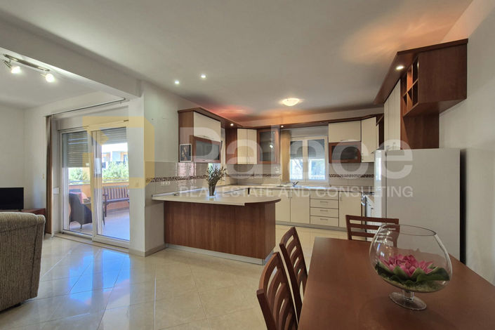 Image No.2-6 Bed House for sale