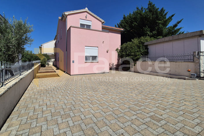 Image No.23-6 Bed House for sale
