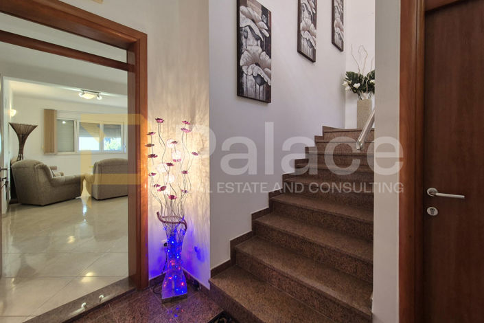 Image No.3-6 Bed House for sale