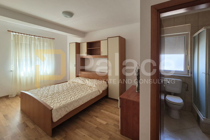 Image No.6-6 Bed House for sale