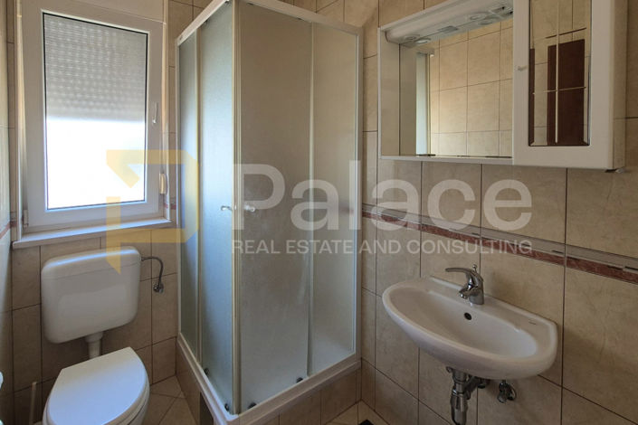 Image No.8-6 Bed House for sale