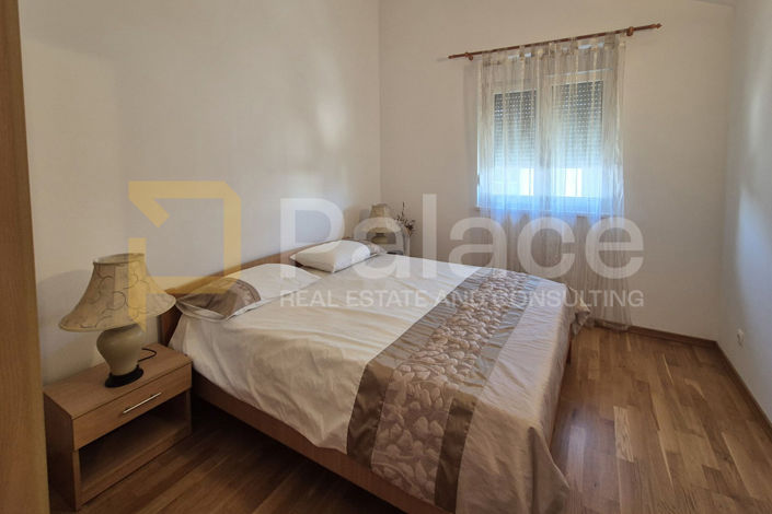 Image No.9-6 Bed House for sale