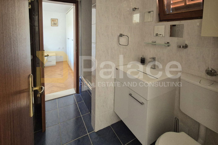 Image No.11-5 Bed House for sale