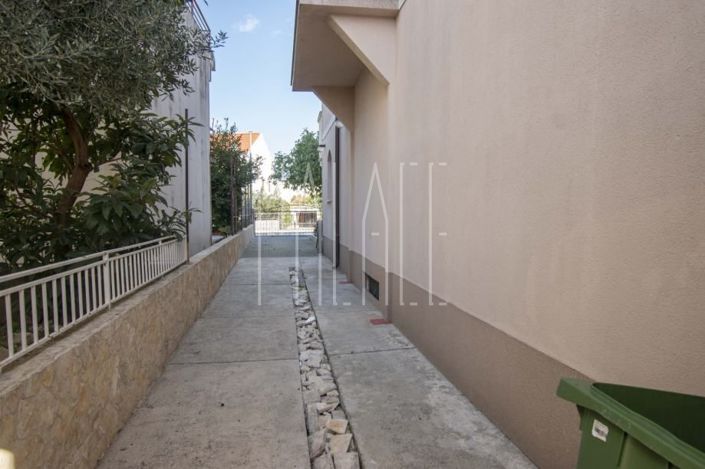 Image No.11-10 Bed House for sale