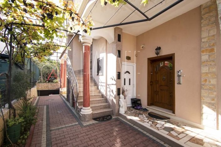 Image No.3-10 Bed House for sale