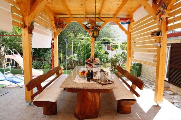 Image No.5-10 Bed House for sale