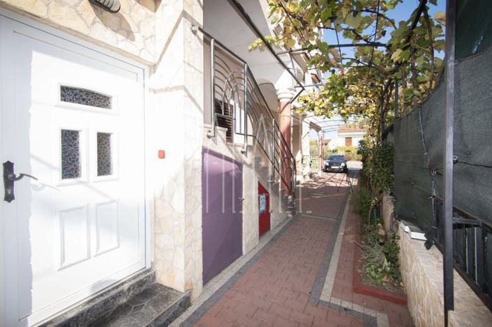 Image No.7-10 Bed House for sale
