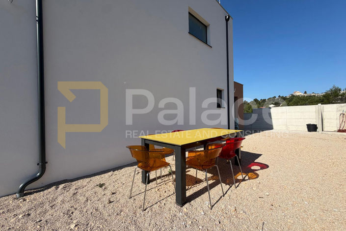 Image No.15-3 Bed House for sale