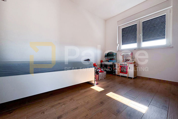 Image No.21-3 Bed House for sale