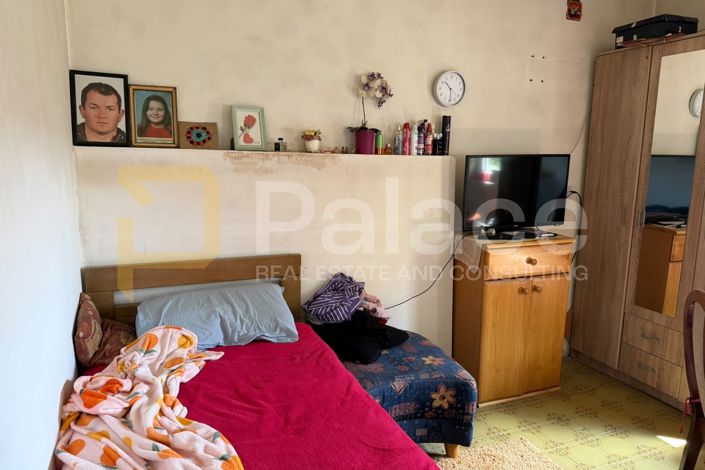 Image No.8-5 Bed House for sale
