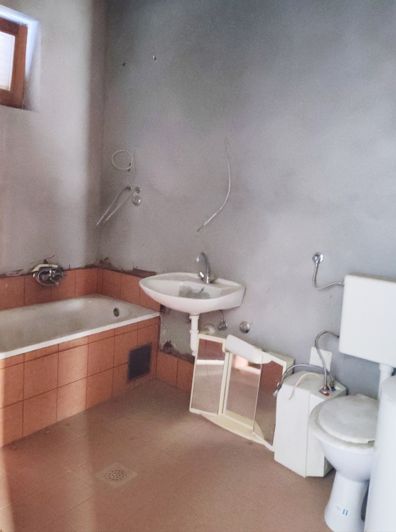 Image No.2-4 Bed House for sale