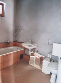 prodaje-se-kuca-s-velikim-placem-u-karadzicevu-prilika_2