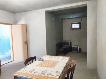 prodaje-se-kuca-s-velikim-placem-u-karadzicevu-prilika_7