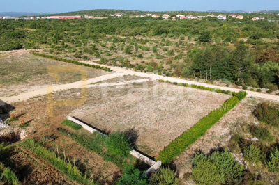 uredjeno-gradjevinsko-zemljiste-u-m1-zoni-zaledje-biograda_6