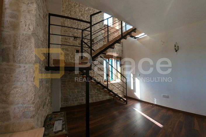 Image No.11-2 Bed House for sale