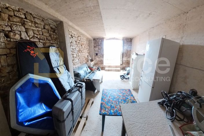 Image No.8-2 Bed House for sale