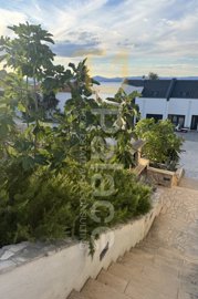 dvosoban-stan-s-otvorenim-pogledom-na-more-i-garazom-otok_15