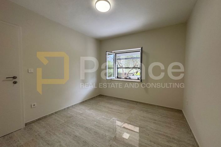 Image No.12-5 Bed Apartment for sale
