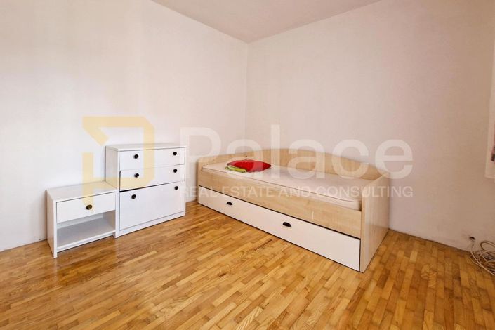 Image No.12-11 Bed House for sale