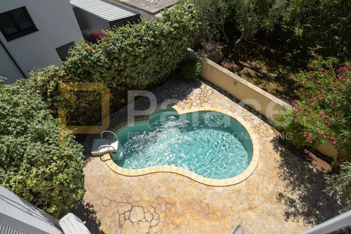 Image No.3-8 Bed Apartment for sale