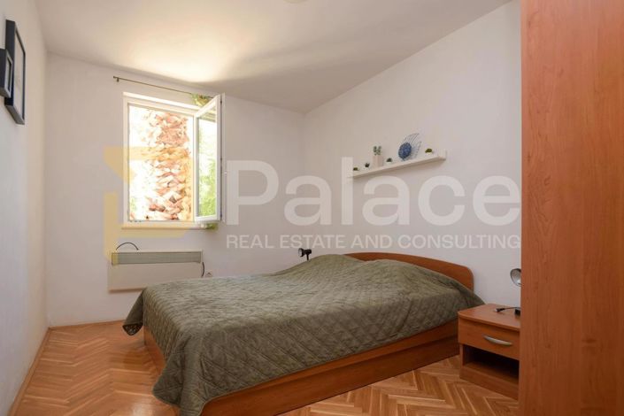 Image No.8-8 Bed Apartment for sale