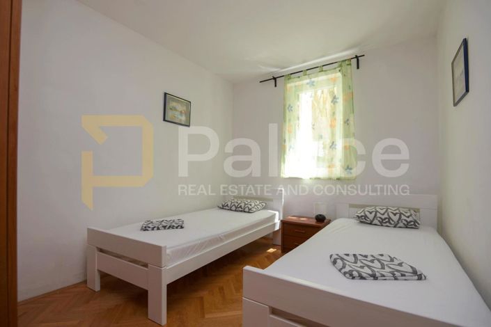Image No.9-8 Bed Apartment for sale