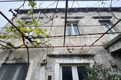 tradicionalna-kamena-kuca-za-obnovu-s-pogledom-na_11