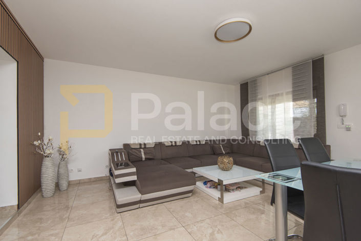 Image No.4-5 Bed House for sale