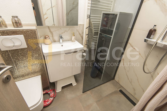 Image No.8-5 Bed House for sale