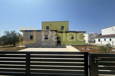luksuzna-vila-s-infinity-bazenom-i-pogledom-na-more-porec_10