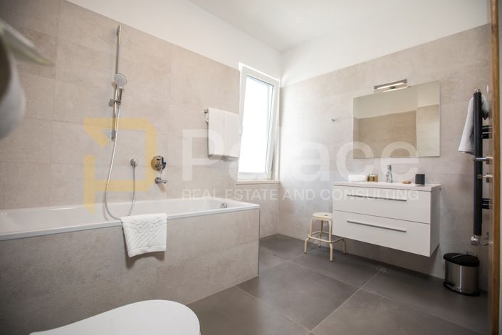 Image No.17-4 Bed Villa for sale