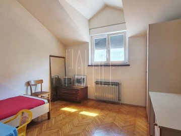 okrug-gornji-katnica-s-vrtom-i-pogledom-na-more-319m2_11
