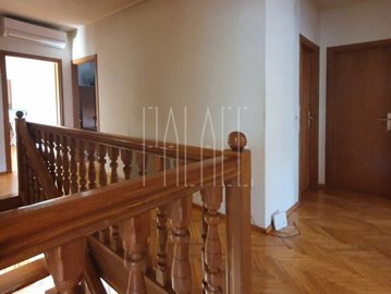 okrug-gornji-katnica-s-vrtom-i-pogledom-na-more-319m2_14