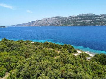 atraktivno-gradjevinsko-zemljiste-prvi-red-do-mora-korcula_1