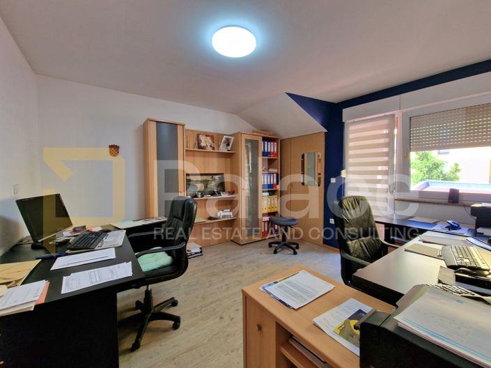 Image No.18-4 Bed House for sale