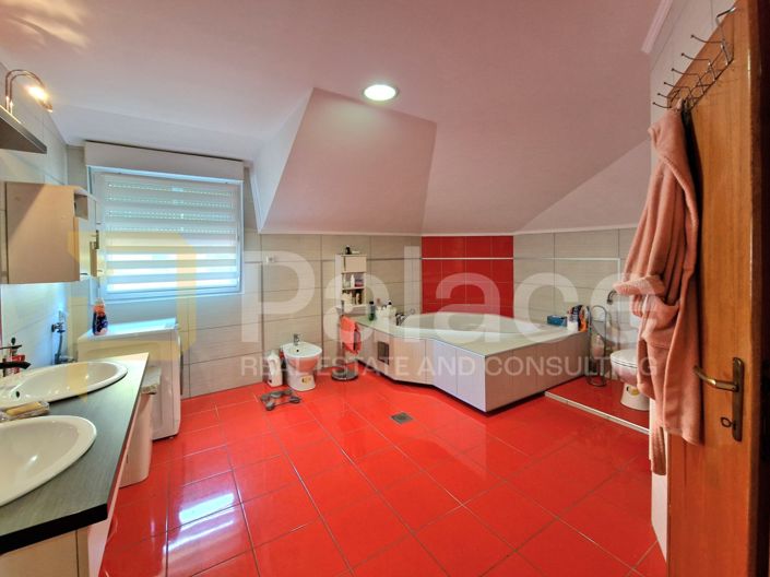 Image No.19-4 Bed House for sale