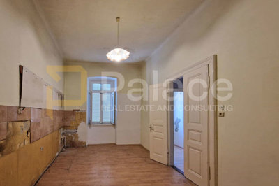 dvoetazni-stan-u-samom-centru-crikvenice-prvi-red-do-mora_5