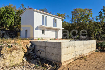 1 - Trget, Maison