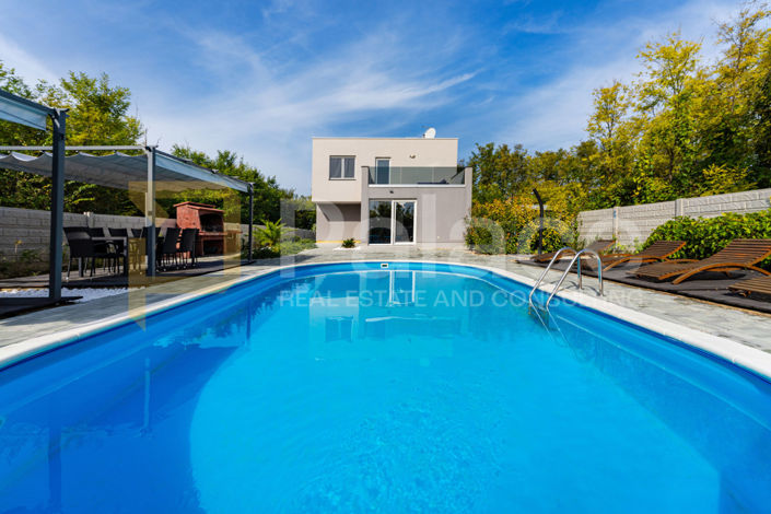 Image No.11-3 Bed House for sale