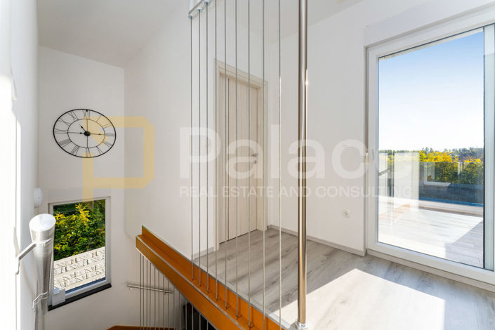 Image No.12-3 Bed House for sale