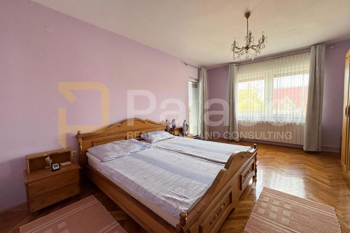 Image No.11-5 Bed House for sale