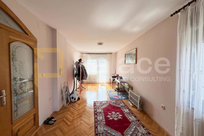 Image No.16-5 Bed House for sale