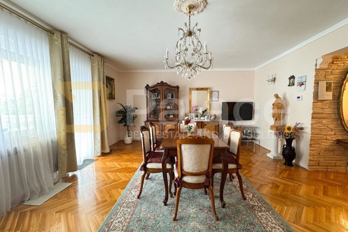 Image No.2-5 Bed House for sale