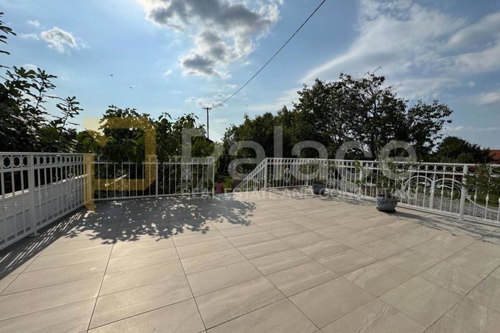 Image No.27-5 Bed House for sale