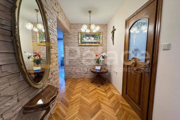 Image No.6-5 Bed House for sale