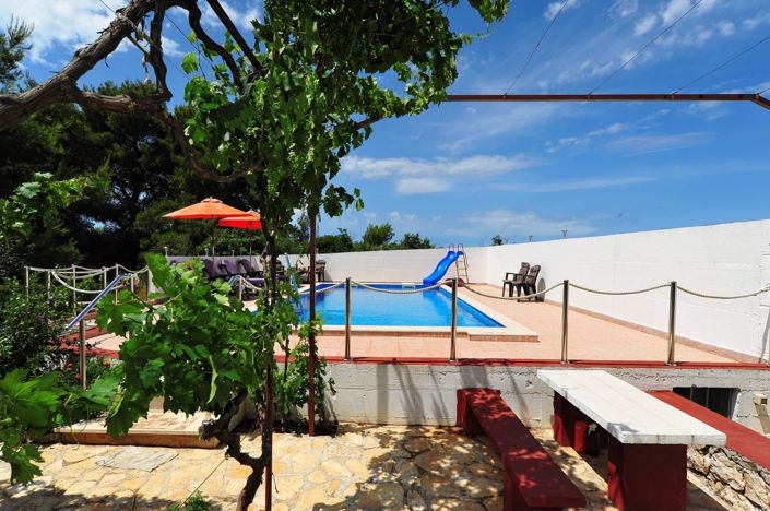 Image No.10-8 Bed House for sale