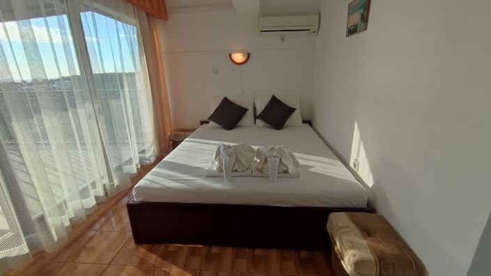 Image No.17-8 Bed House for sale