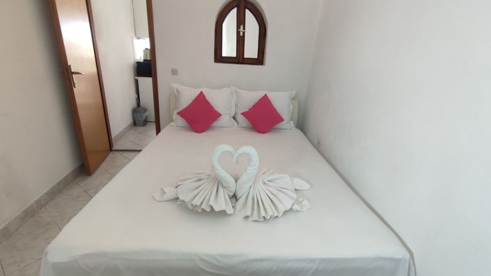 Image No.19-8 Bed House for sale