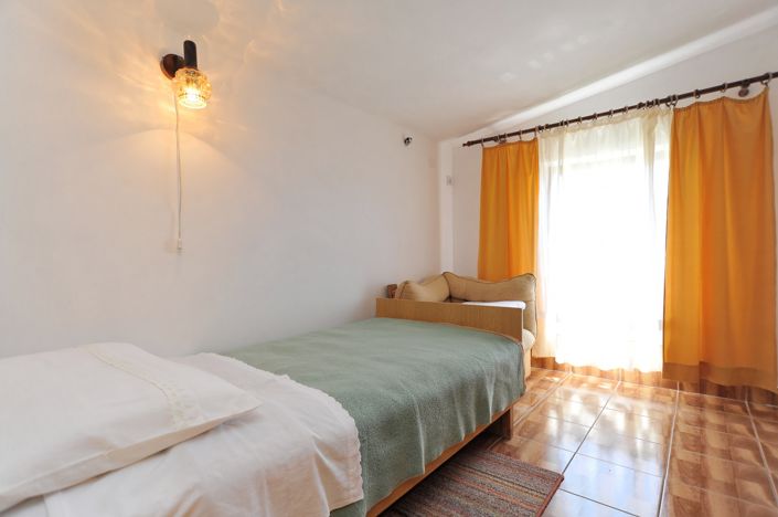 Image No.2-8 Bed House for sale