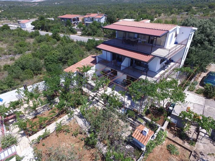 Image No.3-8 Bed House for sale